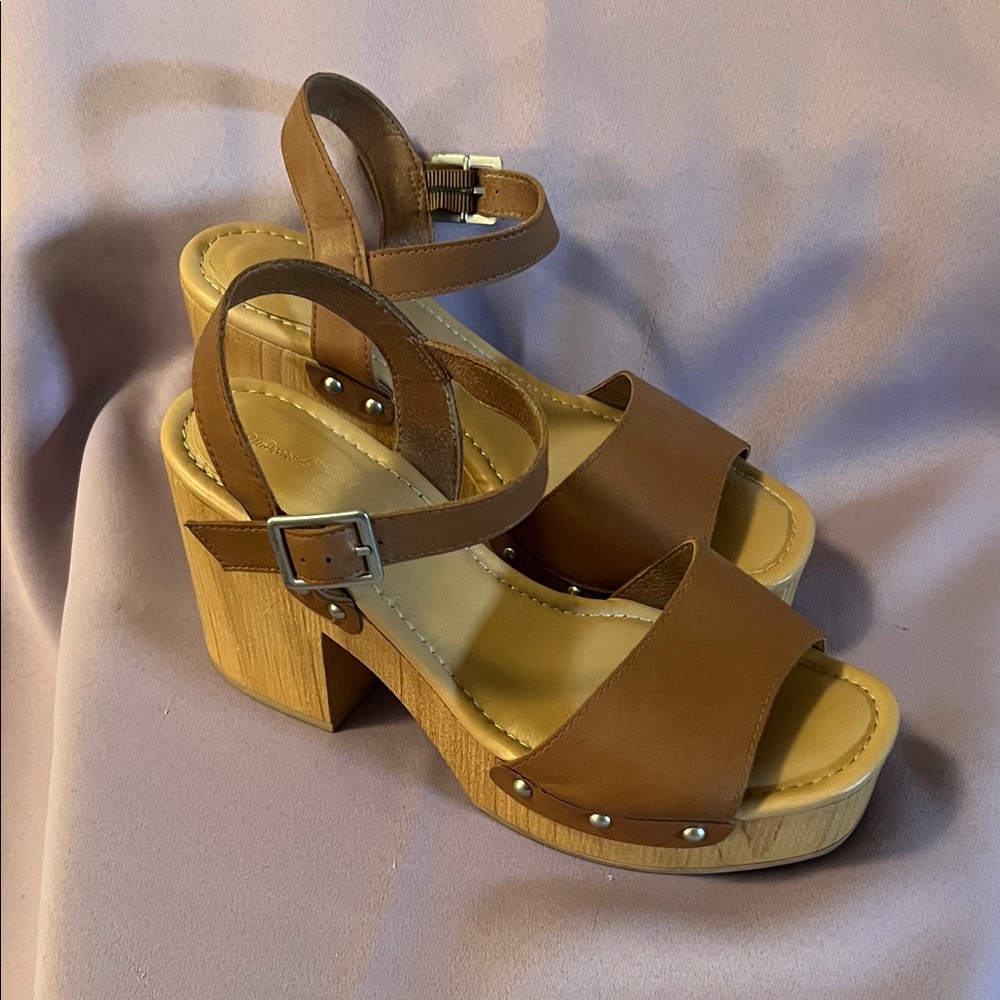 Universal Thread Tan Leather Mules